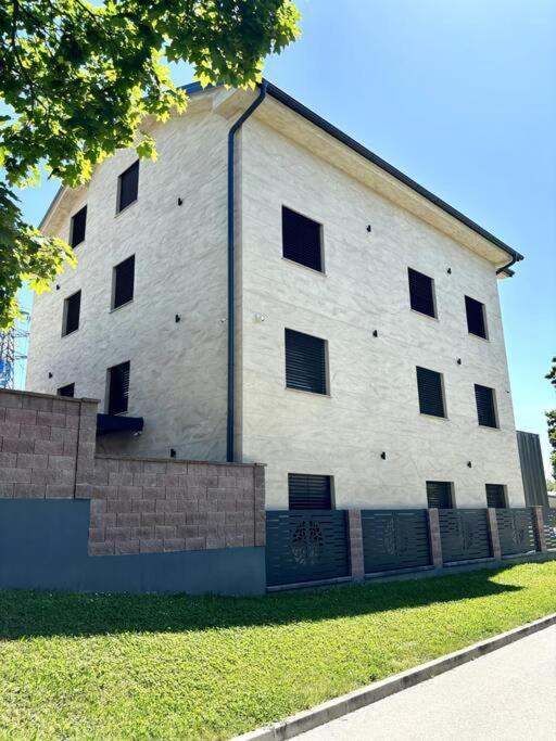 Vila Moste 2 - Free Parking & Pool, Ev Station Lublana Zewnętrze zdjęcie